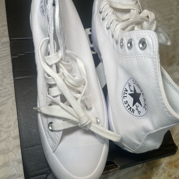 Converse Women's Chuck Taylor All Star Lugged High Top white sneakers Size 9.5 - Picture 6 of 8